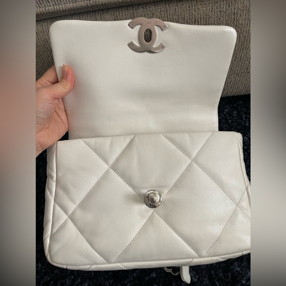 Chanel 19 flap - Picture 5 of 12